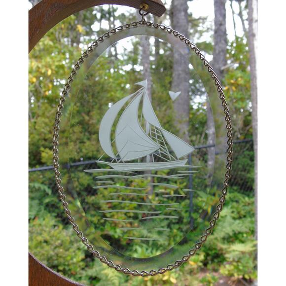 VTG Oval Etched GLASS SUNCATCHER + OAK WOOD STAND Sailboat Ocean Bird Chain Edge - Picture 3 of 5